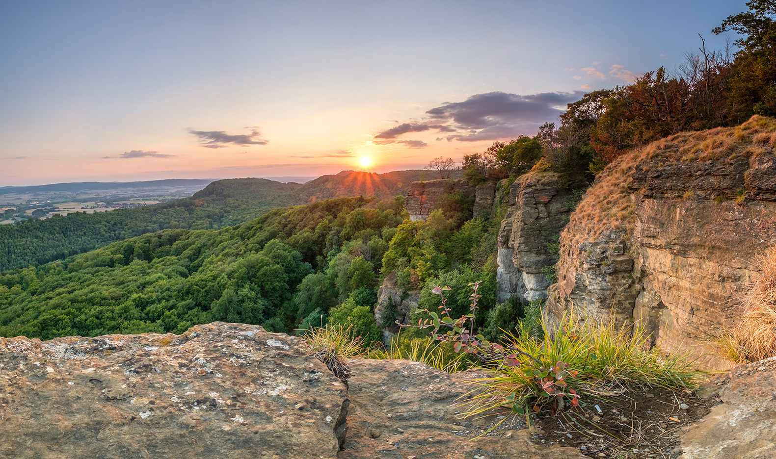 Blick über das Weserbergland im Sonnenuntergang